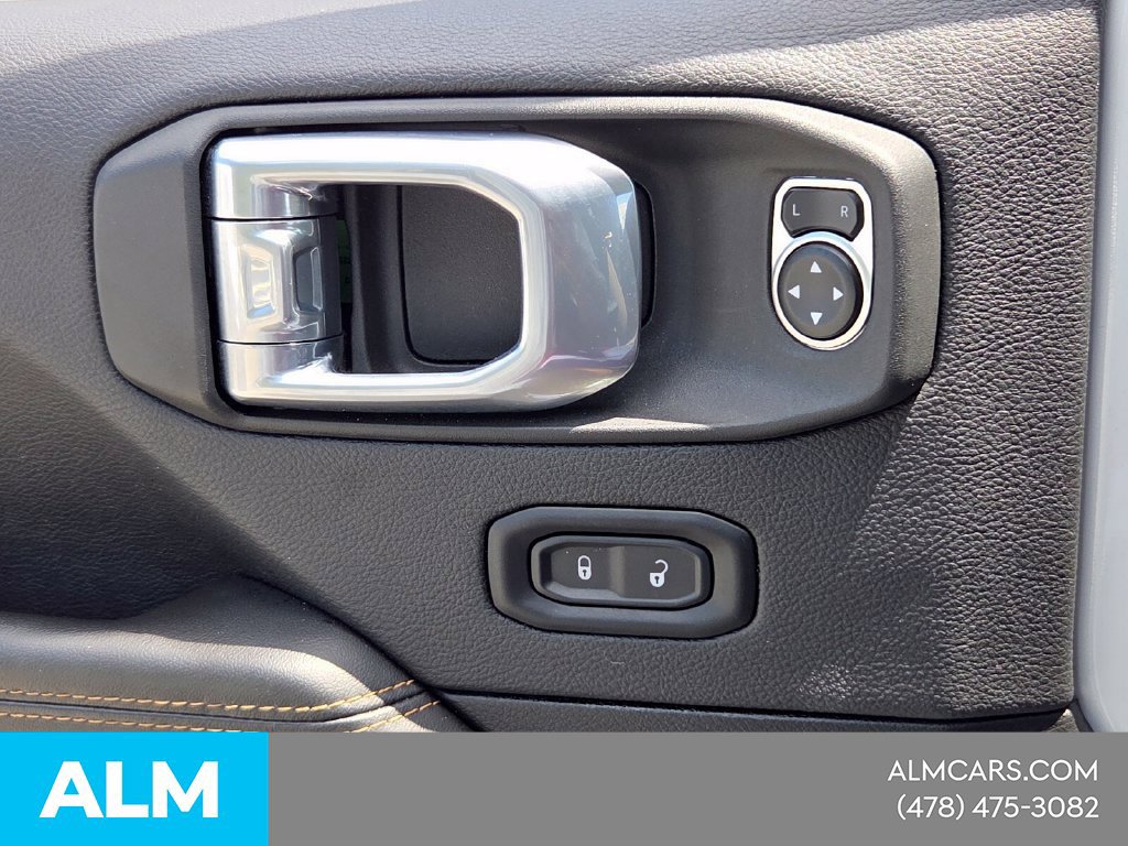 Used 2025 Jeep Wrangler Unlimited Sahara AWD/4WD image 27