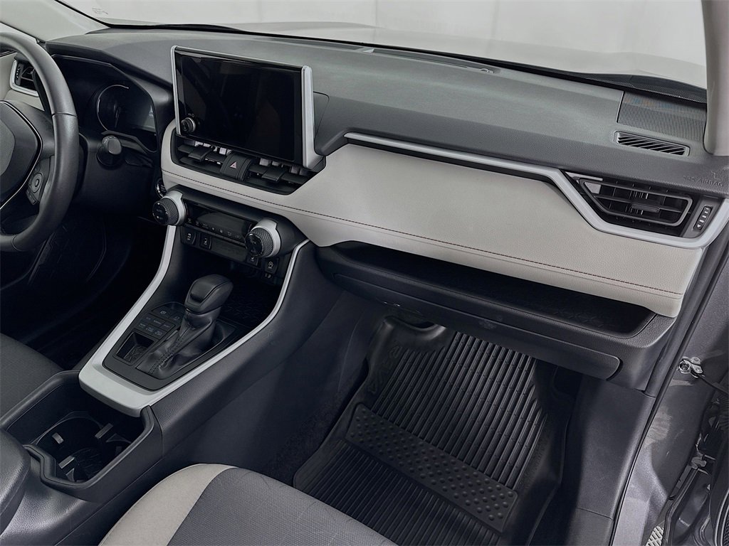 Used 2025 Toyota RAV4 XLE image 28