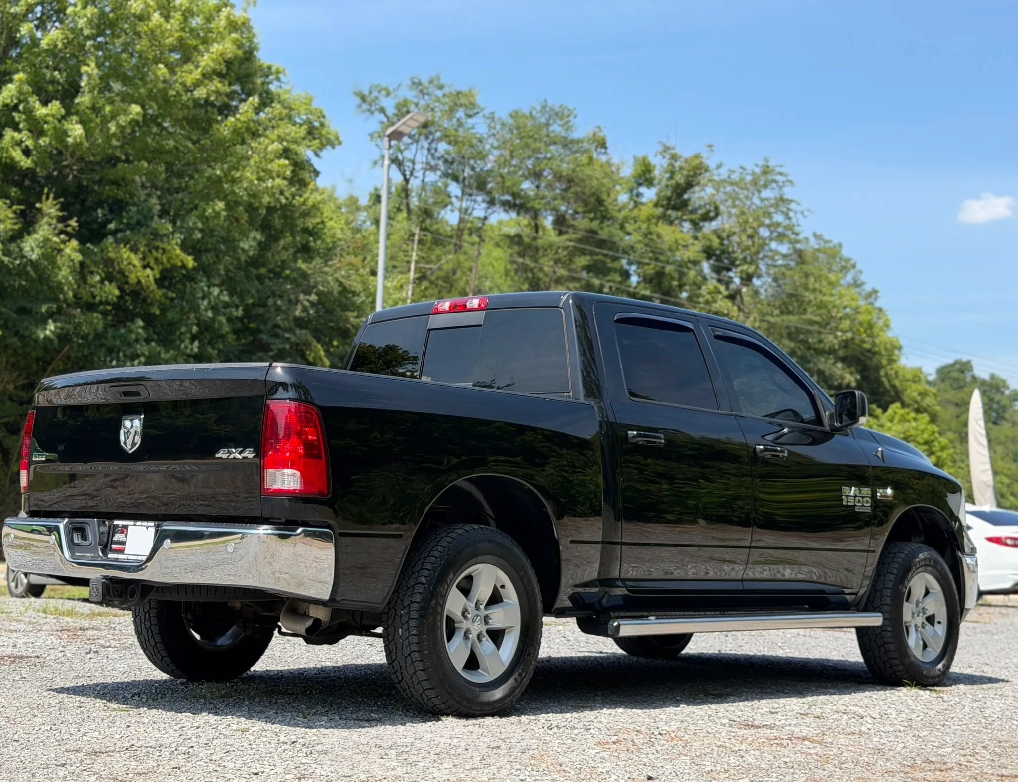 Used 2020 RAM 1500 Classic SLT w/ Luxury Group AWD/4WD image 4