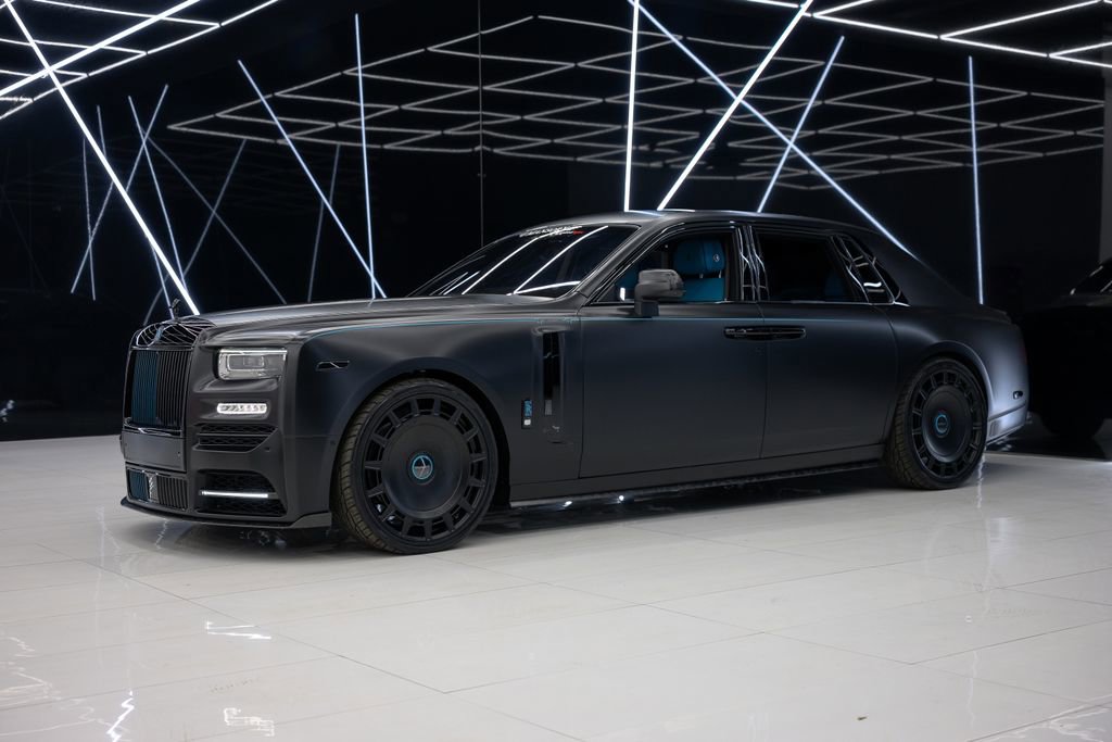 Used 2023 Rolls-Royce Phantom Sedan image 3