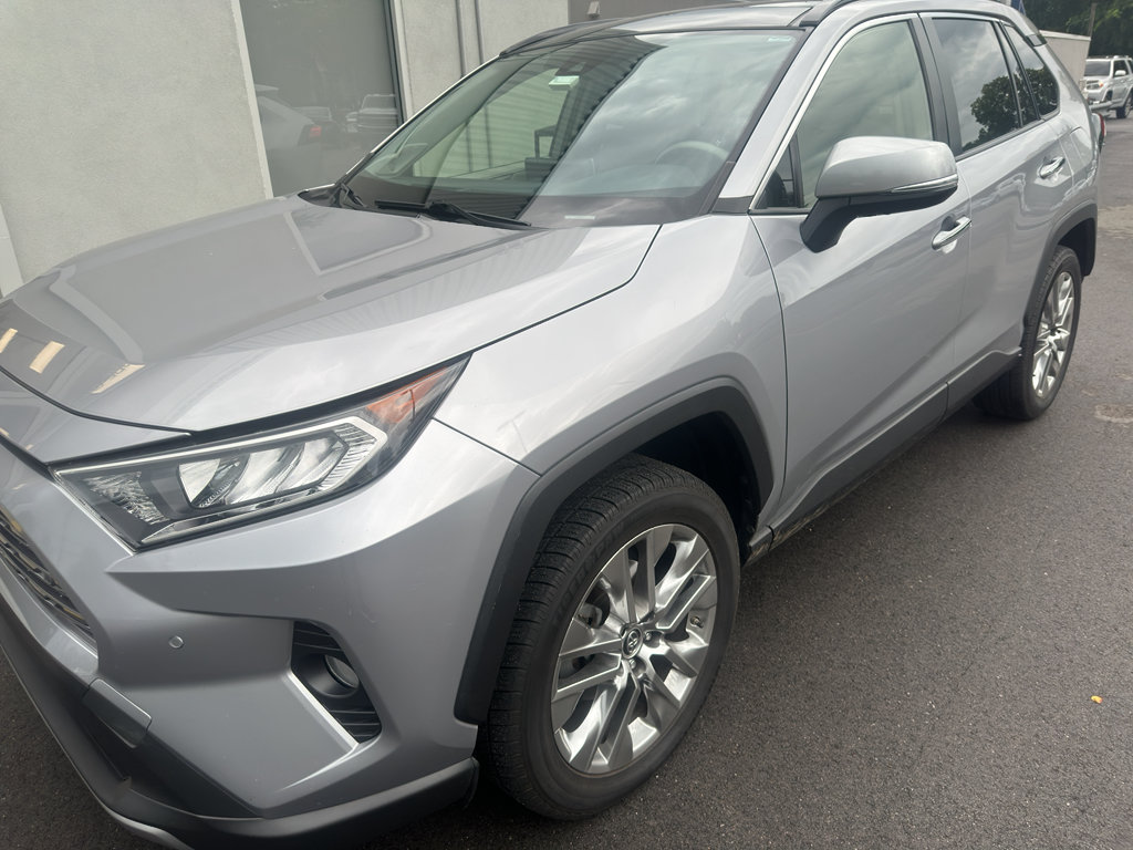 Used 2019 Toyota RAV4 Limited w/ Advanced Technology Package FWD image 2