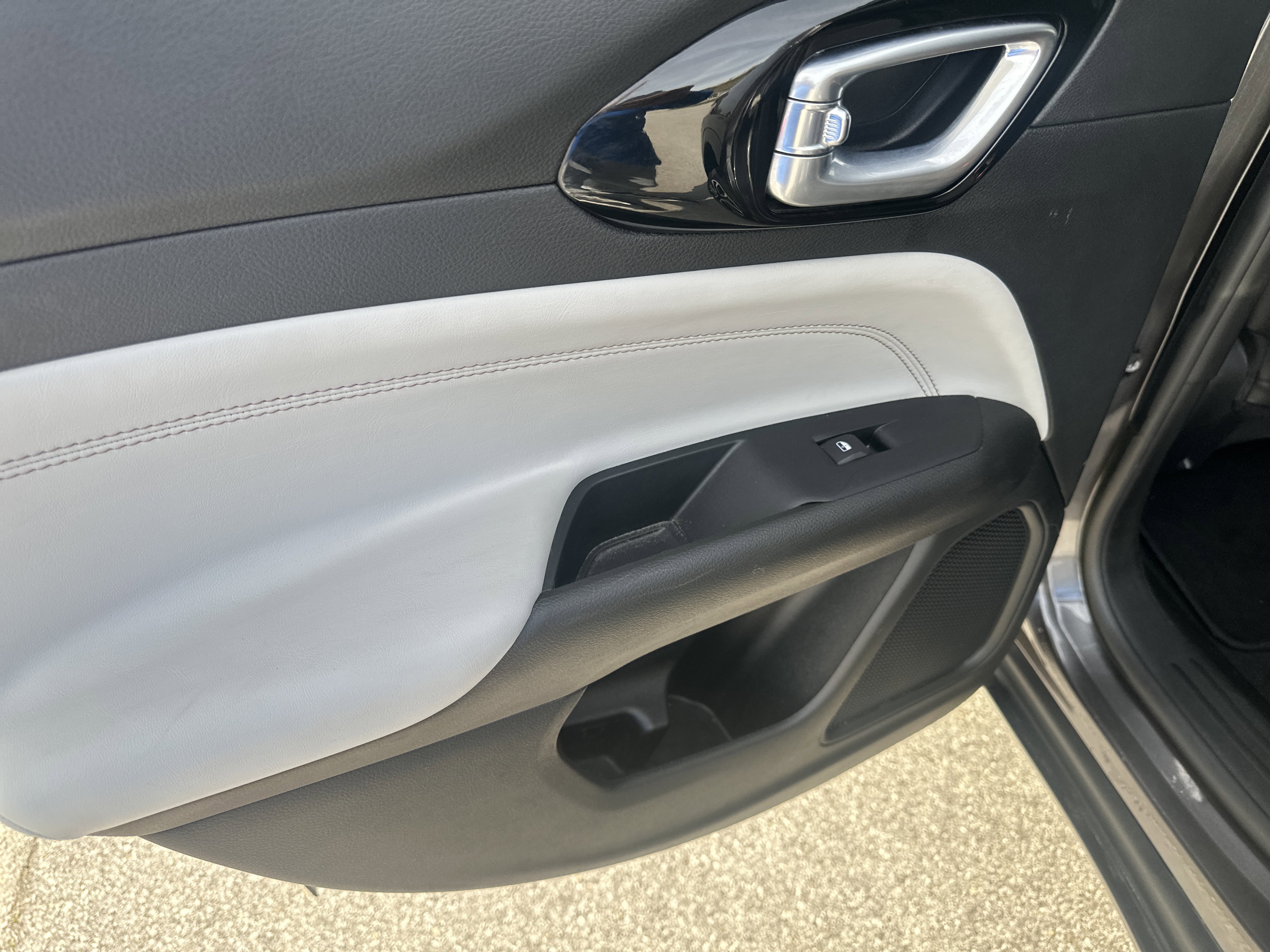 Used 2022 Jeep Compass Limited image 17