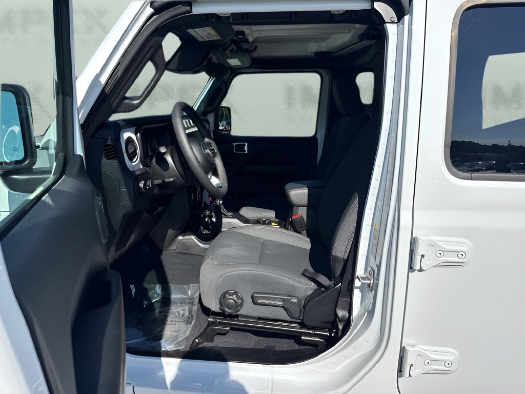 Used 2026 Jeep Wrangler Unlimited Sahara AWD/4WD image 9