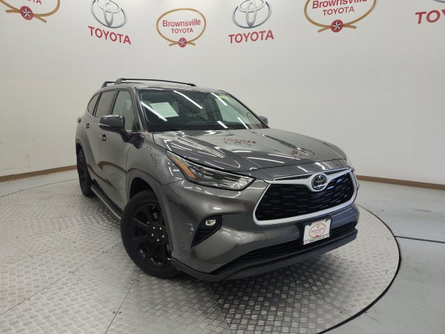 Used 2024 Toyota Highlander LE FWD image 1