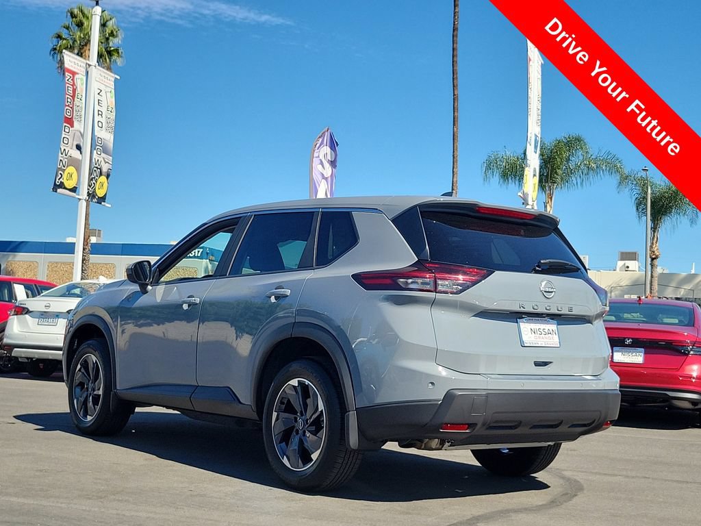 Used 2026 Nissan Rogue SV FWD image 2