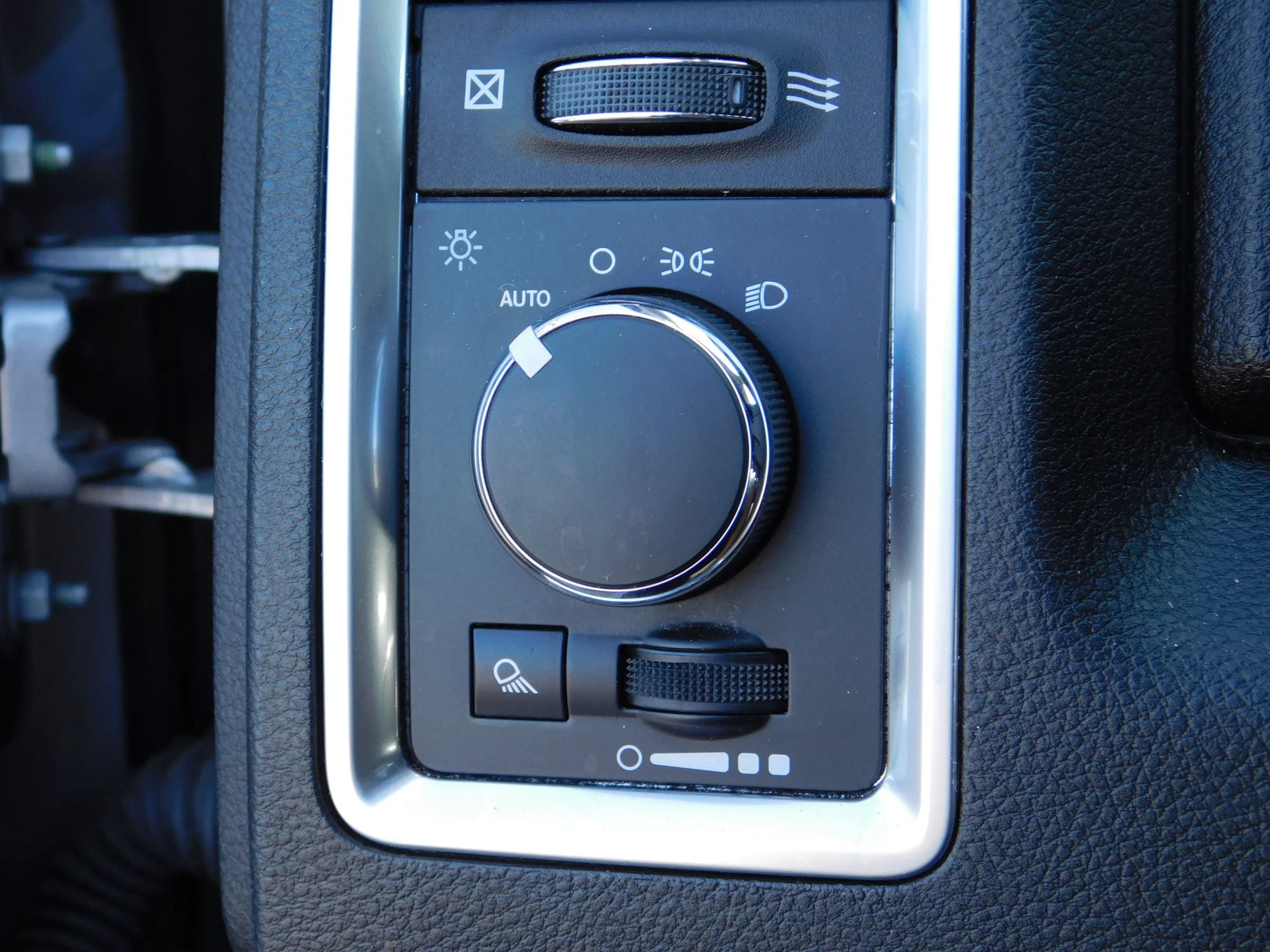 Used 2024 RAM 1500 Classic SLT AWD/4WD image 25