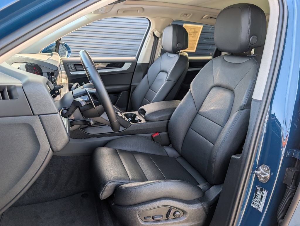 Certified 2025 Porsche Cayenne AWD/4WD image 5