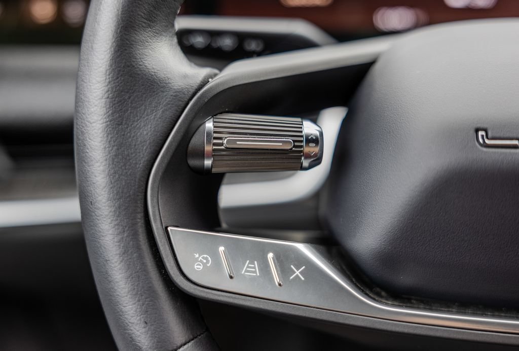 Used 2024 Lucid Air Pure RWD image 7