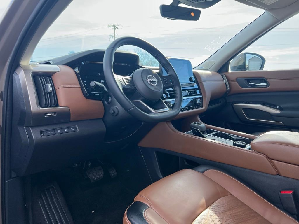 Used 2024 Nissan Pathfinder Platinum w/ Cargo Package image 12