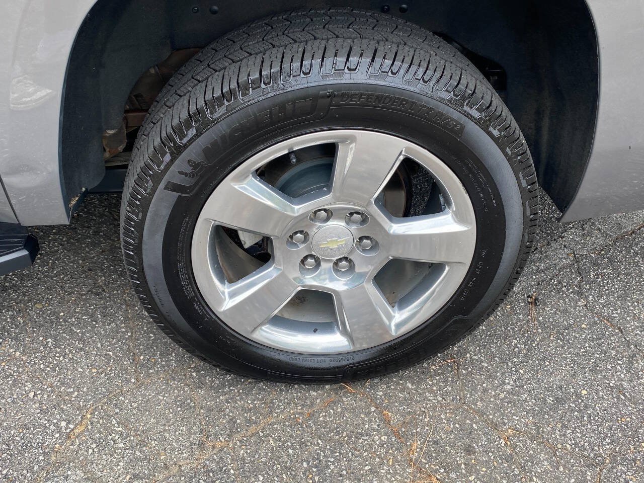 Used 2017 Chevrolet Suburban Premier RWD image 9