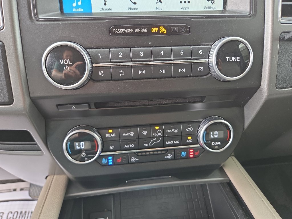 Used 2018 Ford Expedition XLT w/ Equipment Group 202A RWD image 28