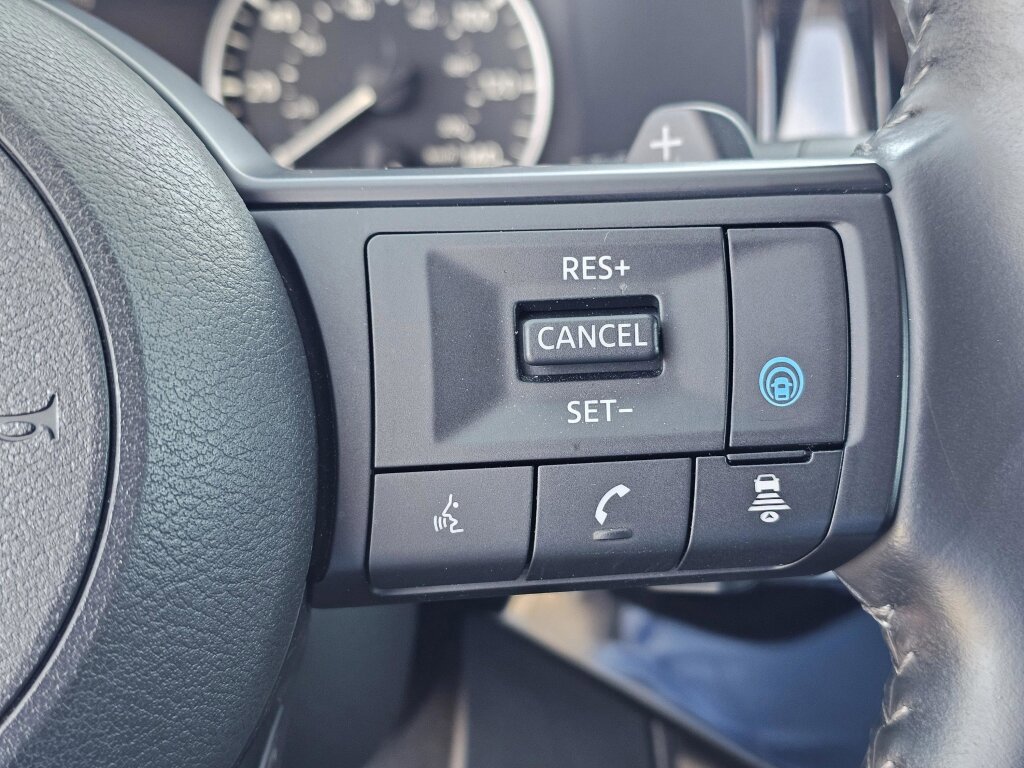 Used 2024 Nissan Pathfinder SV w/ Black Appearance Package image 22