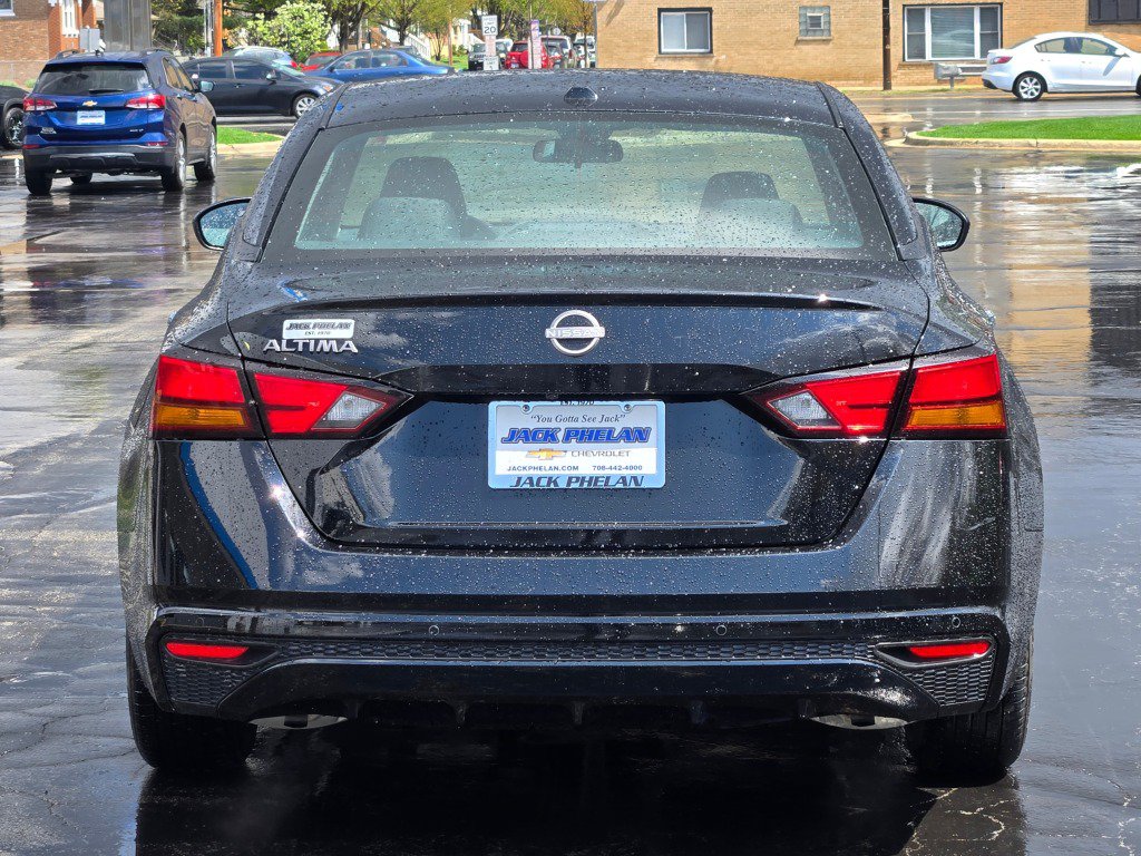 Used 2025 Nissan Altima 2.5 SV FWD image 13