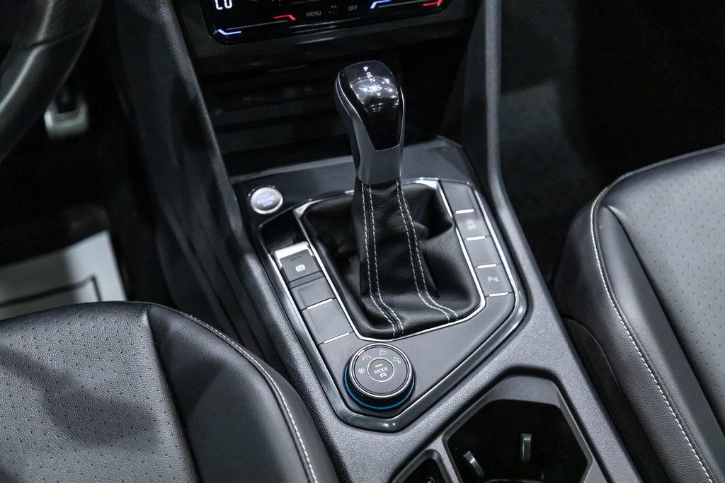 Certified 2024 Volkswagen Tiguan SE R-Line AWD/4WD image 19