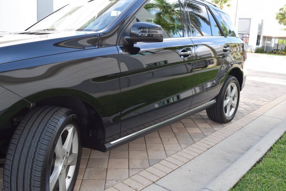 Used 2016 Mercedes-Benz GLE 300d 4MATIC w/ Premium Package image 16