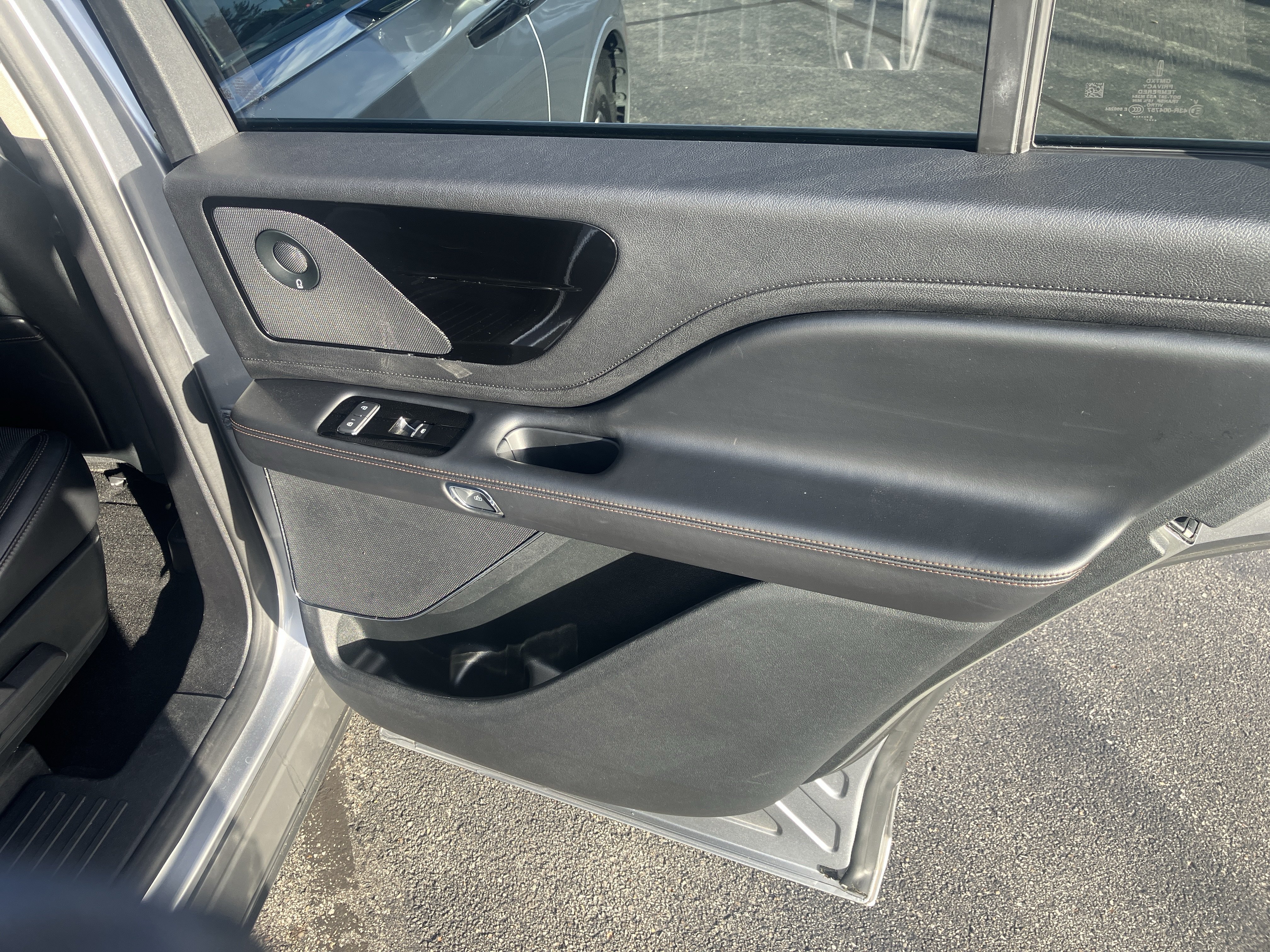 Used 2020 Lincoln Aviator Grand Touring w/ Elements Package Plus AWD/4WD image 11