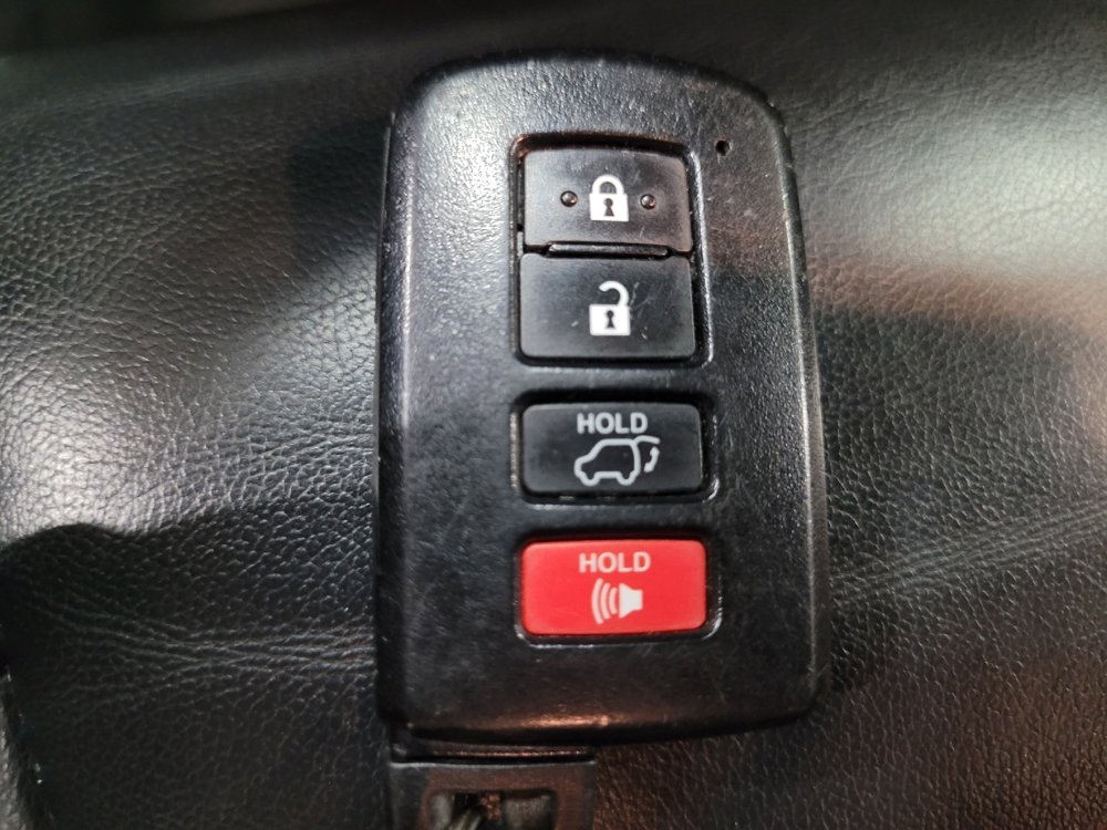 Used 2019 Toyota Highlander XLE w/ Carpet Mat Package (TMS) image 32