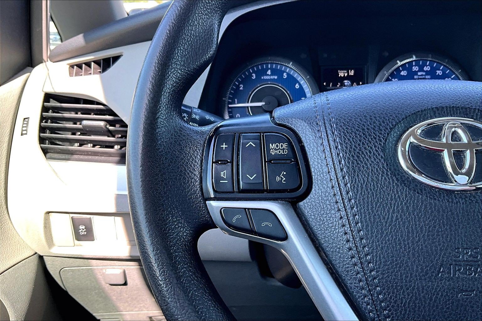 Used 2019 Toyota Sienna LE FWD image 15