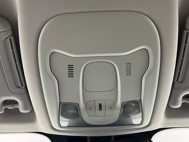 Used 2017 Jeep Renegade Latitude w/ Safety & Security Group image 18