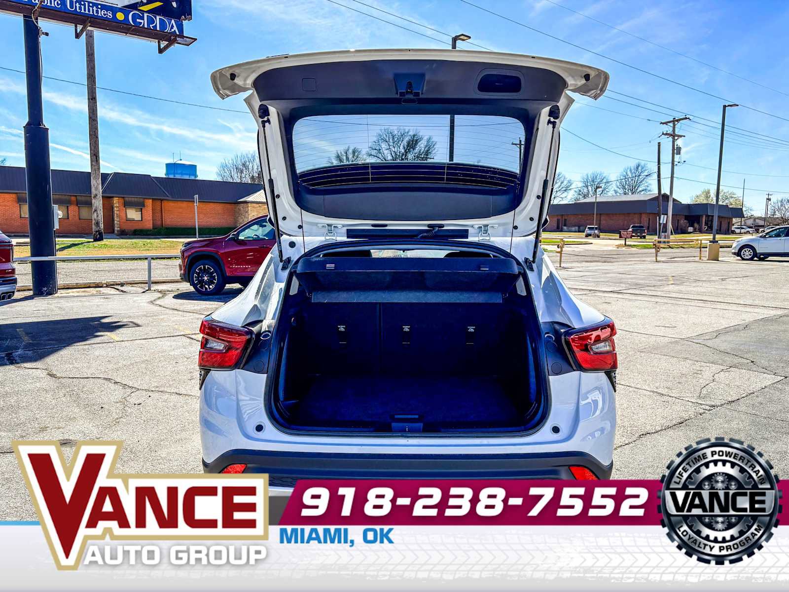 Used 2025 Chevrolet Trax LT w/ LT Convenience Package image 15