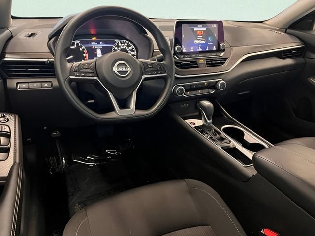 Used 2024 Nissan Altima 2.5 SV FWD image 19