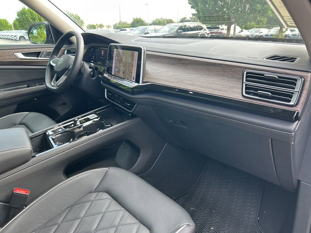 Used 2025 Volkswagen Atlas SEL Premium R-Line image 45