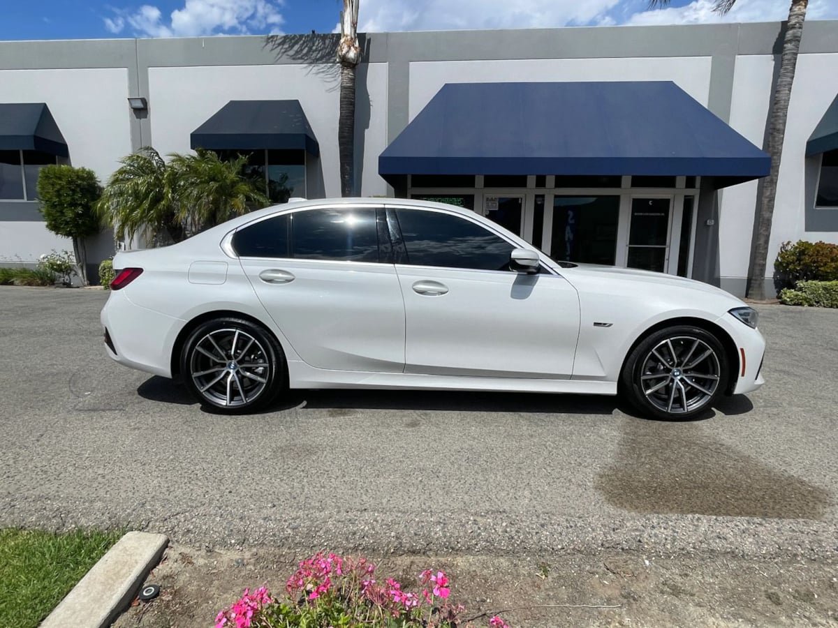 Used 2022 BMW 330e w/ Driving Assistance Package RWD image 4