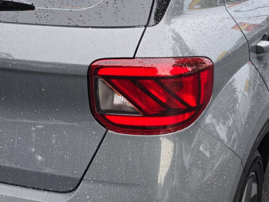 Used 2023 Hyundai Venue SEL FWD image 7
