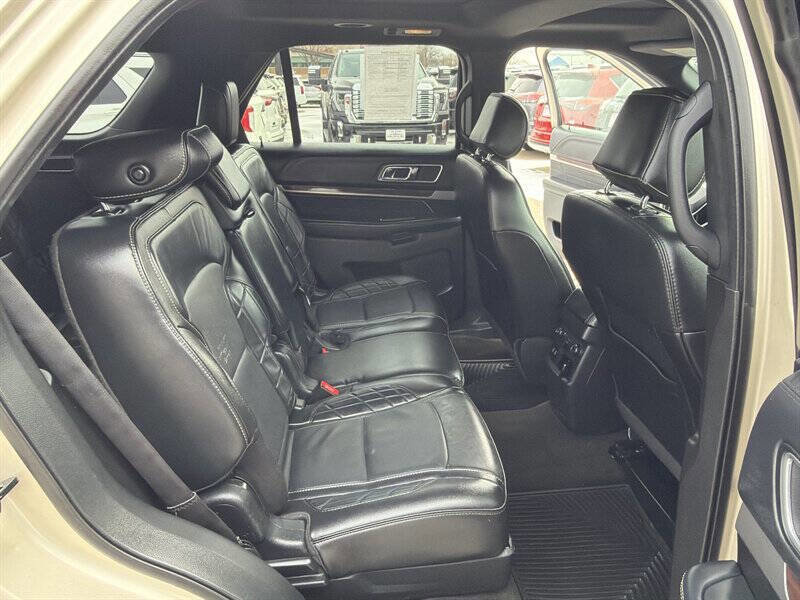 Used 2017 Ford Explorer Platinum image 21