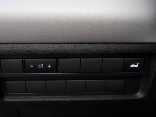 New 2025 Mitsubishi Outlander SE image 33