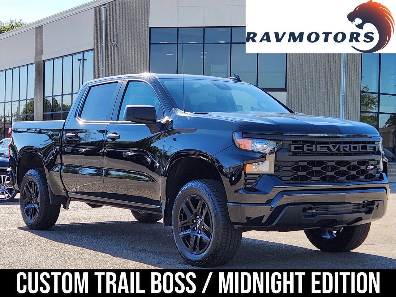 Used 2025 Chevrolet Silverado 1500 Custom Trail Boss w/ Midnight Edition AWD/4WD image 1