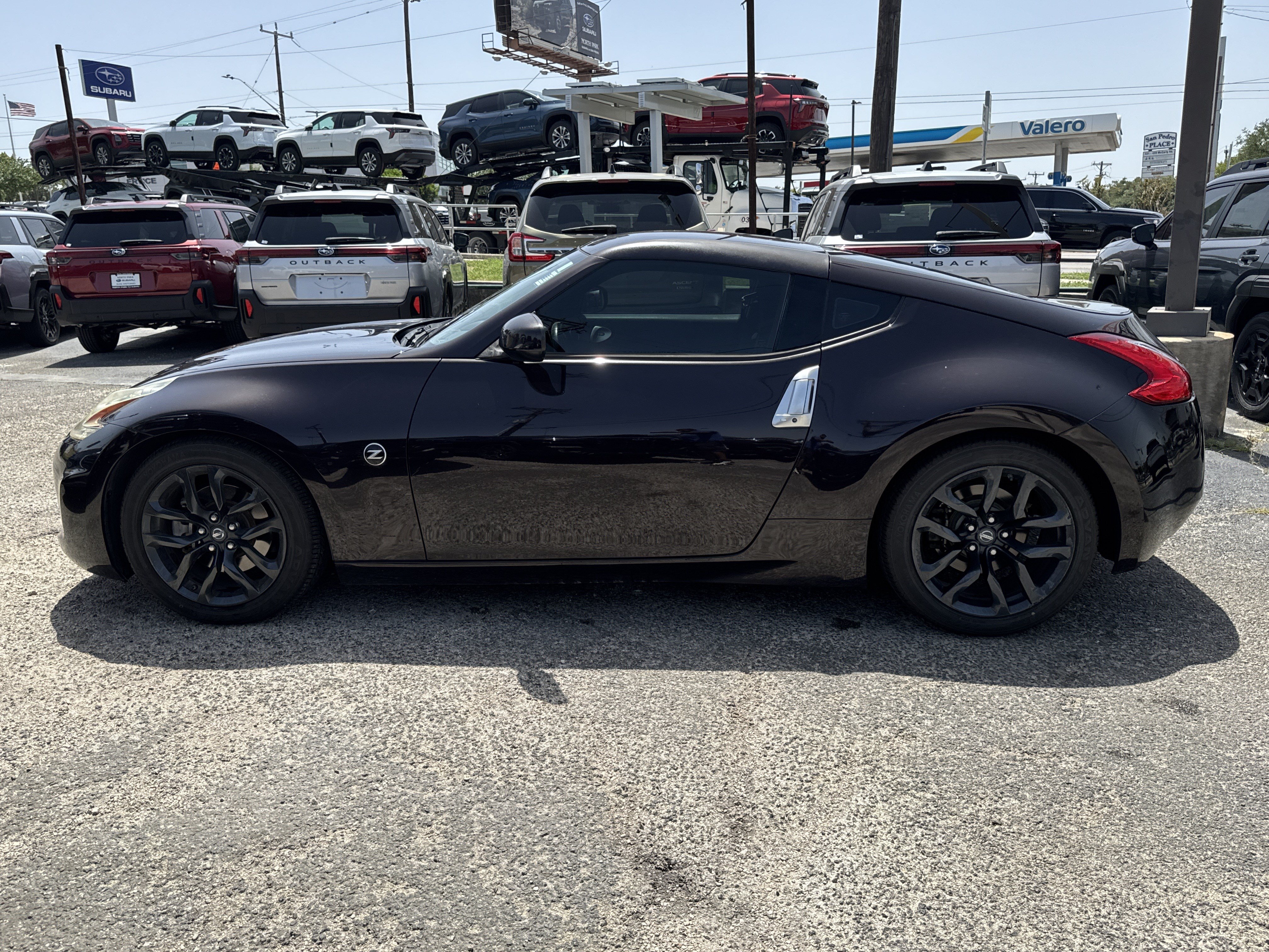 Used 2017 Nissan 370Z Coupe RWD image 6