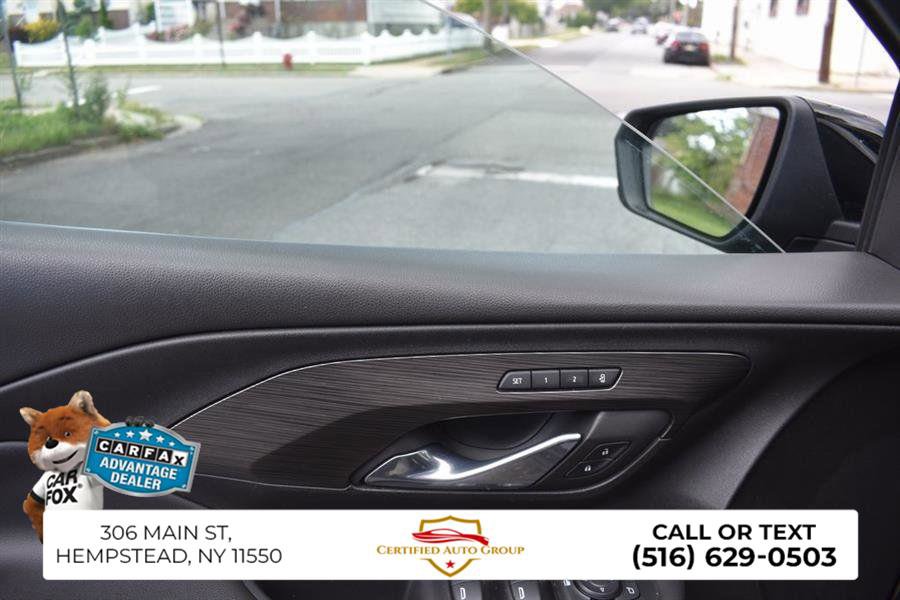 Used 2023 GMC Terrain SLT image 29