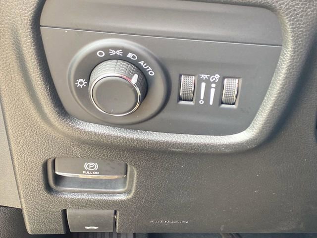 Used 2025 Jeep Grand Cherokee Altitude AWD/4WD image 17