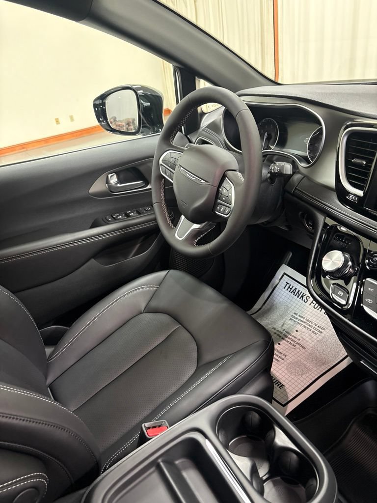 New 2027 Chrysler Pacifica Select w/ Family Tech Group FWD image 26