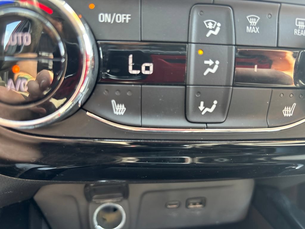 Used 2024 Chevrolet Trax LT w/ Driver Confidence Package FWD image 26