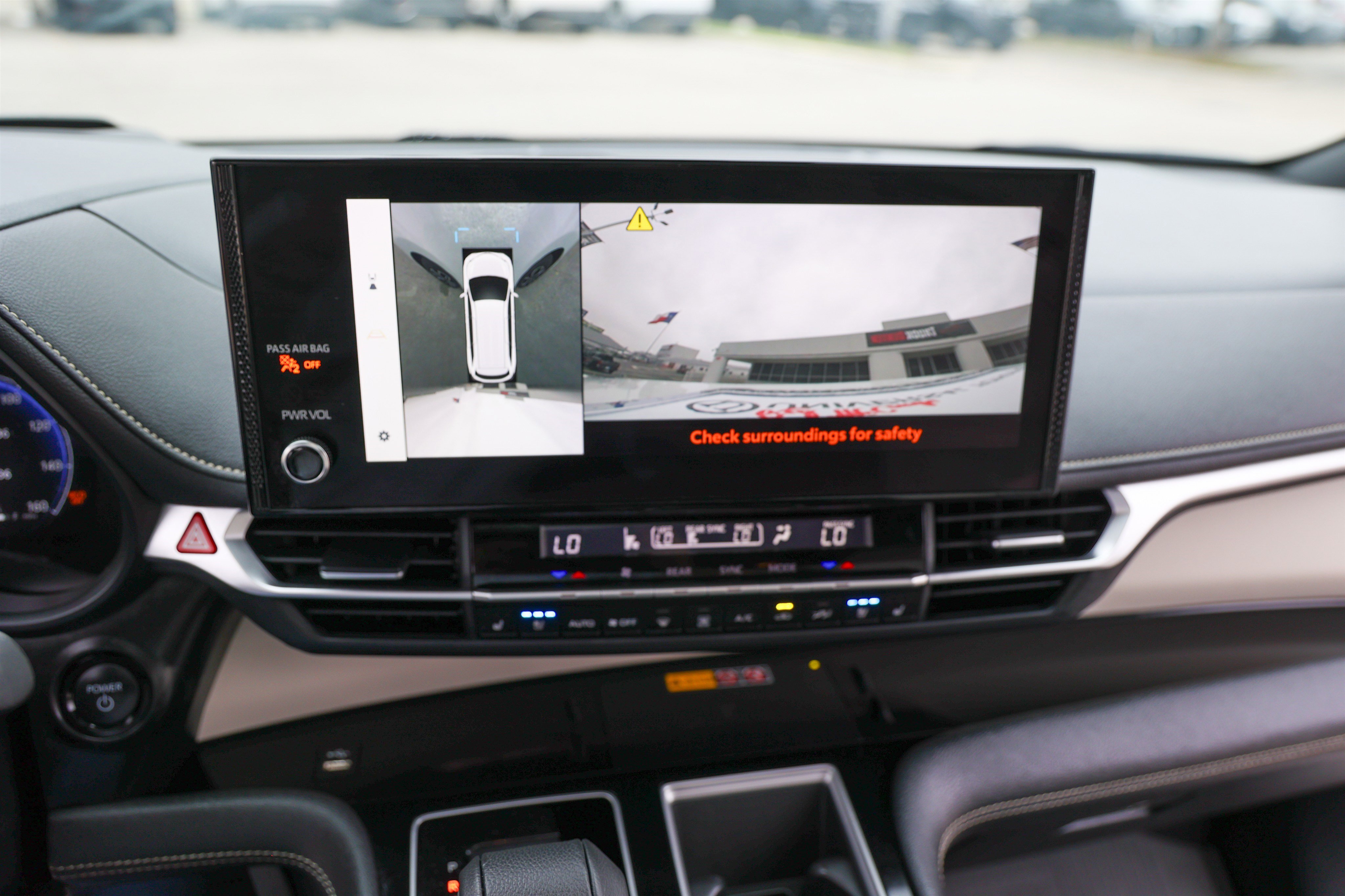 Used 2025 Toyota Sienna Platinum FWD image 23