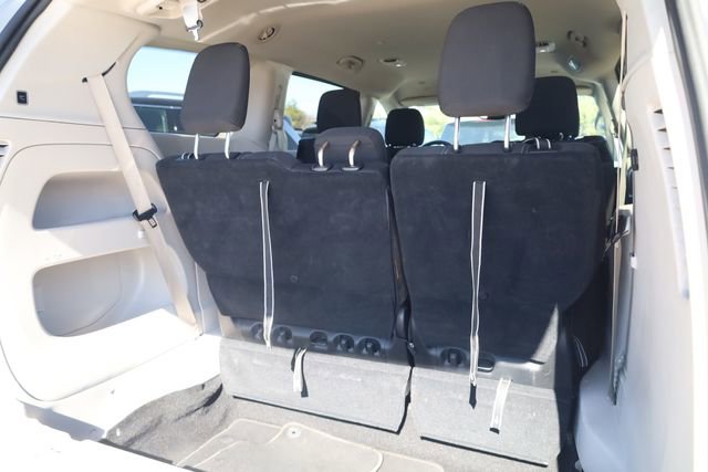 Used 2023 Chrysler Voyager LX image 23