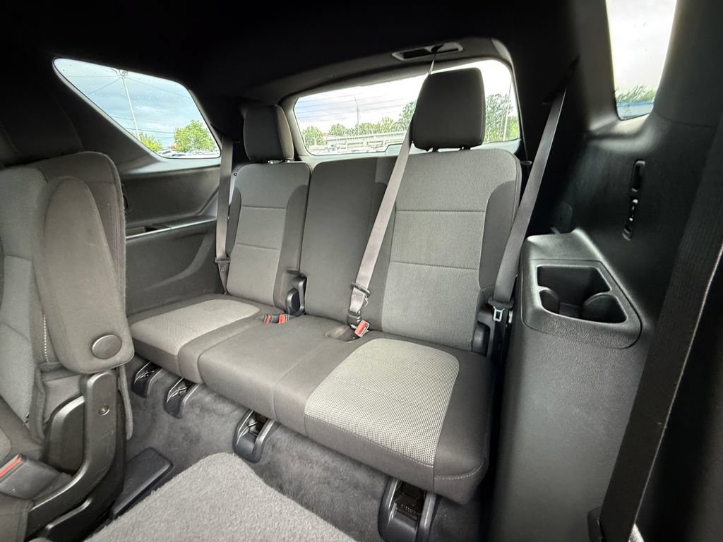 Used 2023 Chevrolet Traverse LT FWD image 25