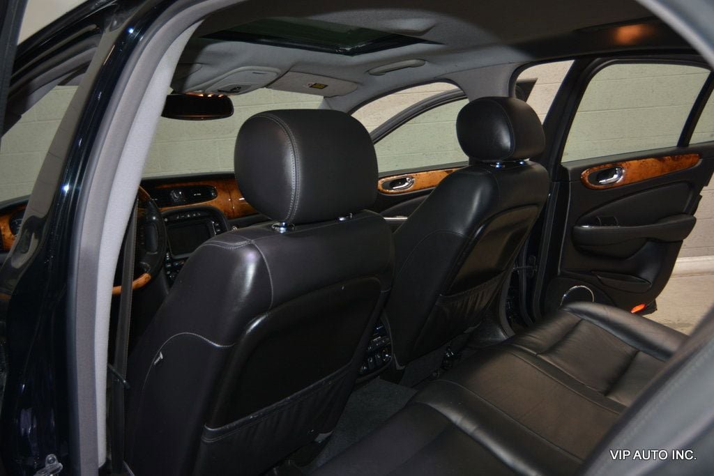 Used 2004 Jaguar XJ8 RWD image 20