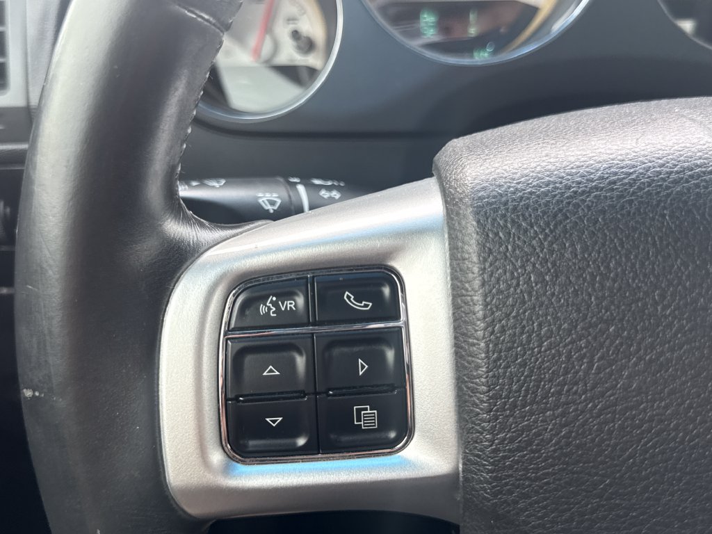 Used 2011 Dodge Challenger RWD image 14