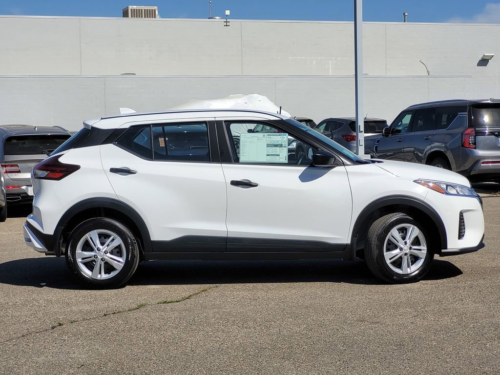 New 2025 Nissan Kicks Play S image 3