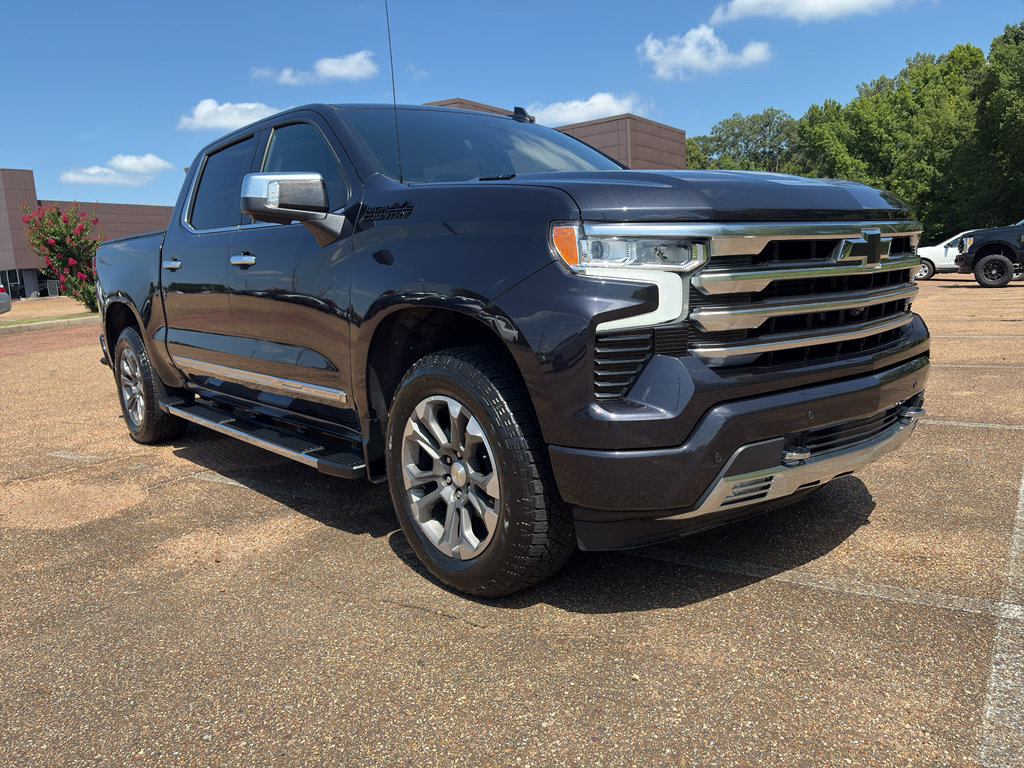 Used 2023 Chevrolet Silverado 1500 High Country w/ Technology Package AWD/4WD image 1