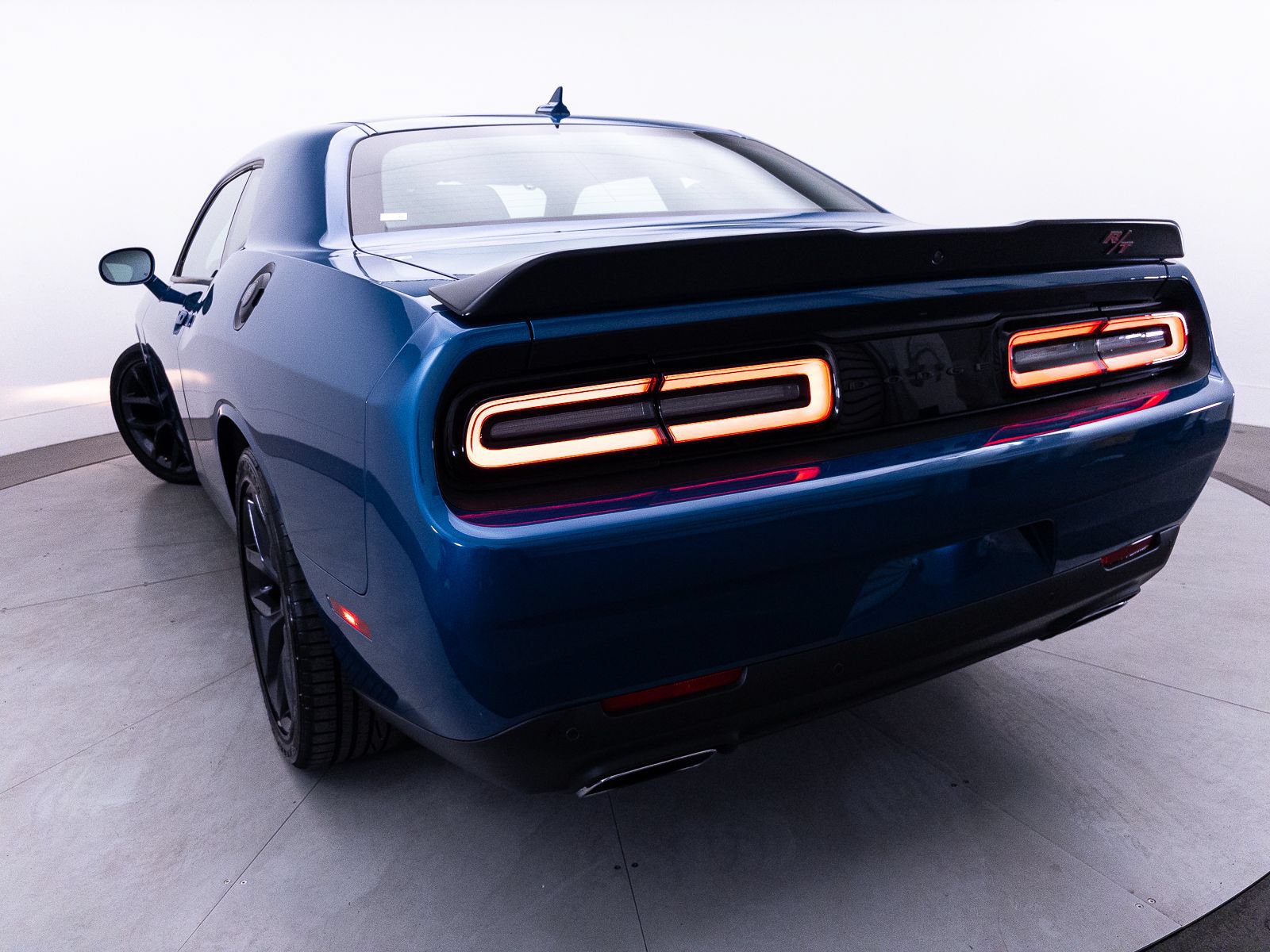 Used 2021 Dodge Challenger R/T w/ Driver Convenience Group RWD image 12