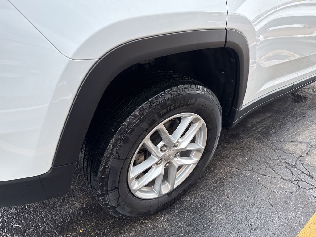 Used 2024 Jeep Grand Cherokee Laredo X image 20