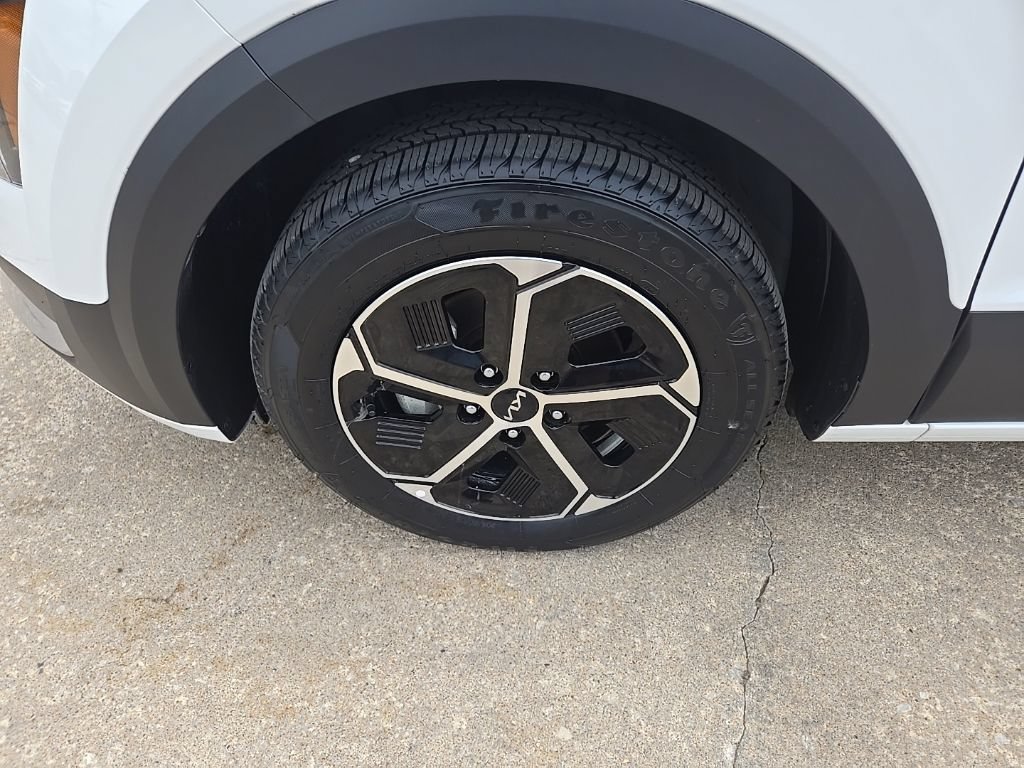 Used 2024 Kia Niro EX FWD image 25