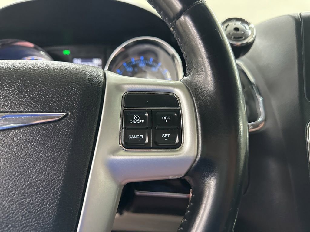 Used 2016 Chrysler Town & Country Touring image 33