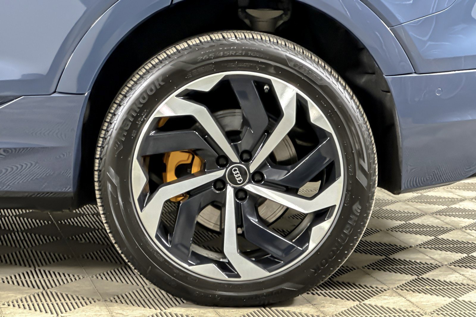 Certified 2023 Audi e-tron Premium Plus w/ Premium Plus Package image 24