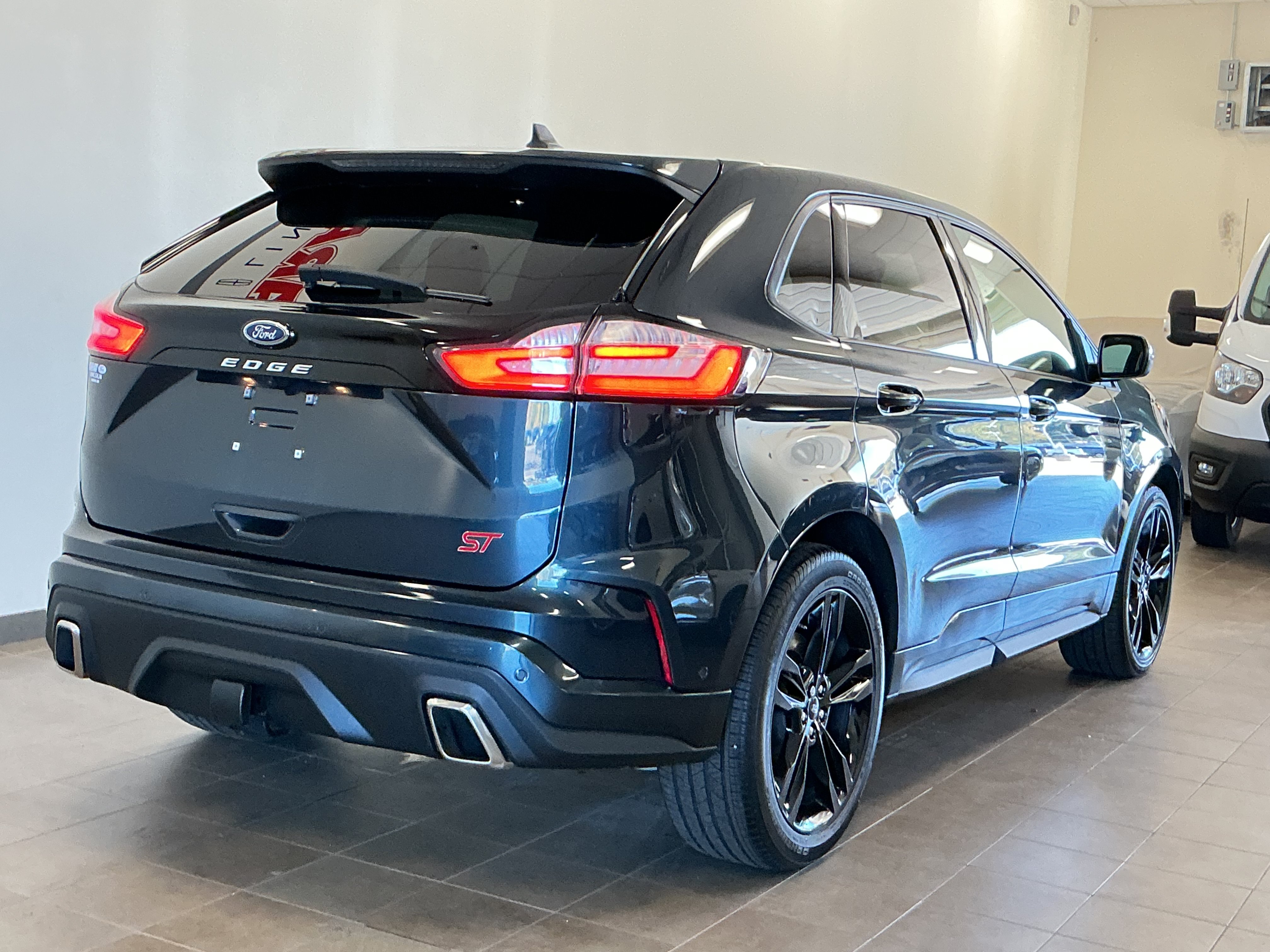 Used 2023 Ford Edge ST w/ Equipment Group 401A AWD/4WD image 8