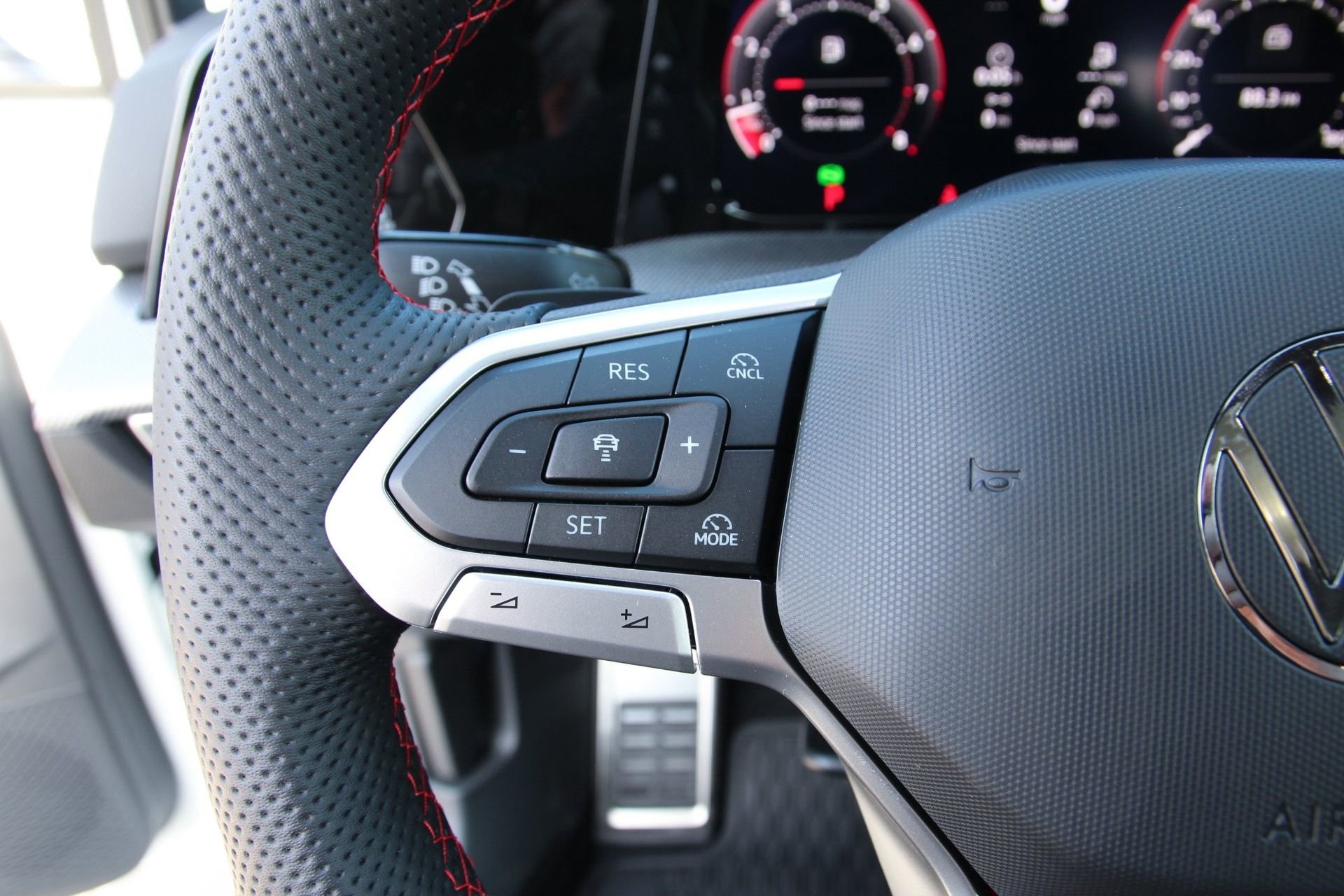 New 2026 Volkswagen GTI SE FWD image 18